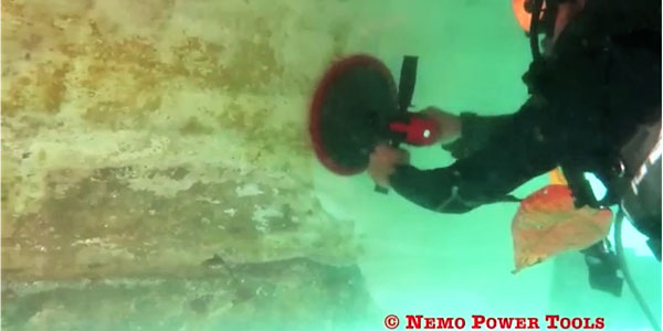 Nemo-Hull-Cleaner-Algen-entfernen-Boot-saeubern